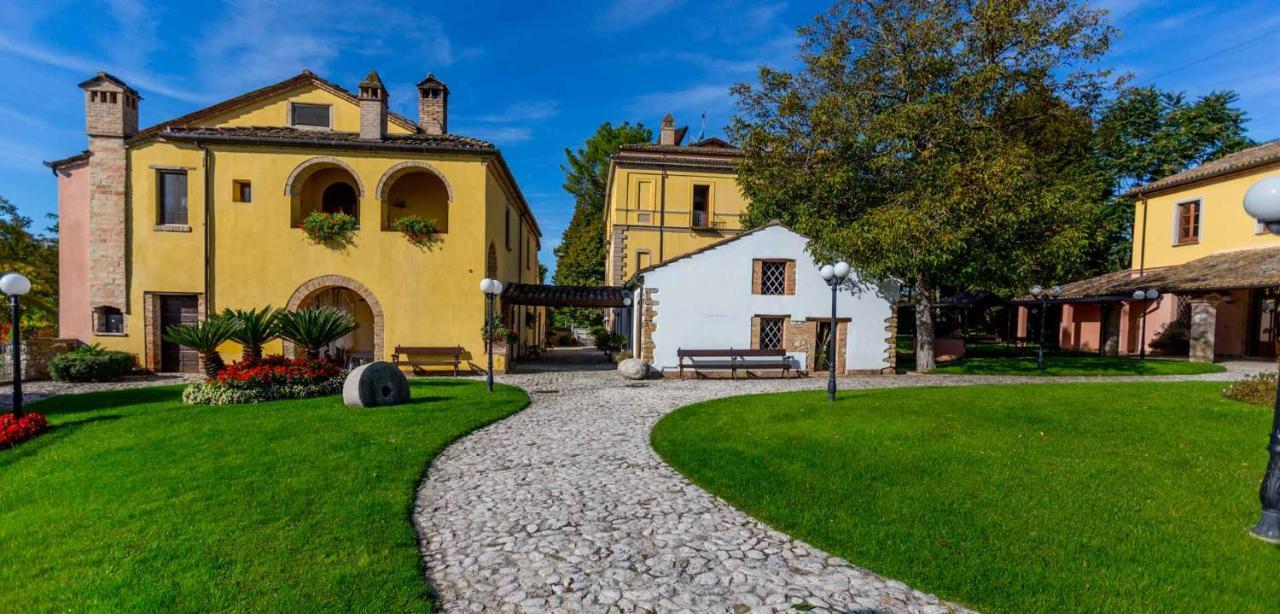 Hotel Corte Dei Tini Терамо Екстер'єр фото