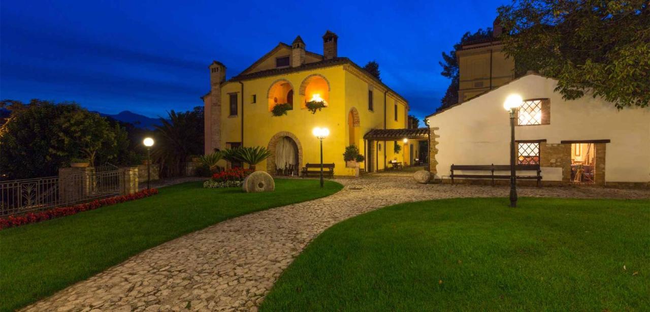 Hotel Corte Dei Tini Терамо Екстер'єр фото