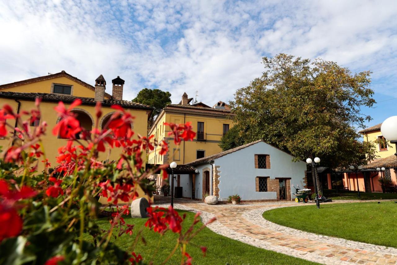 Hotel Corte Dei Tini Терамо Екстер'єр фото
