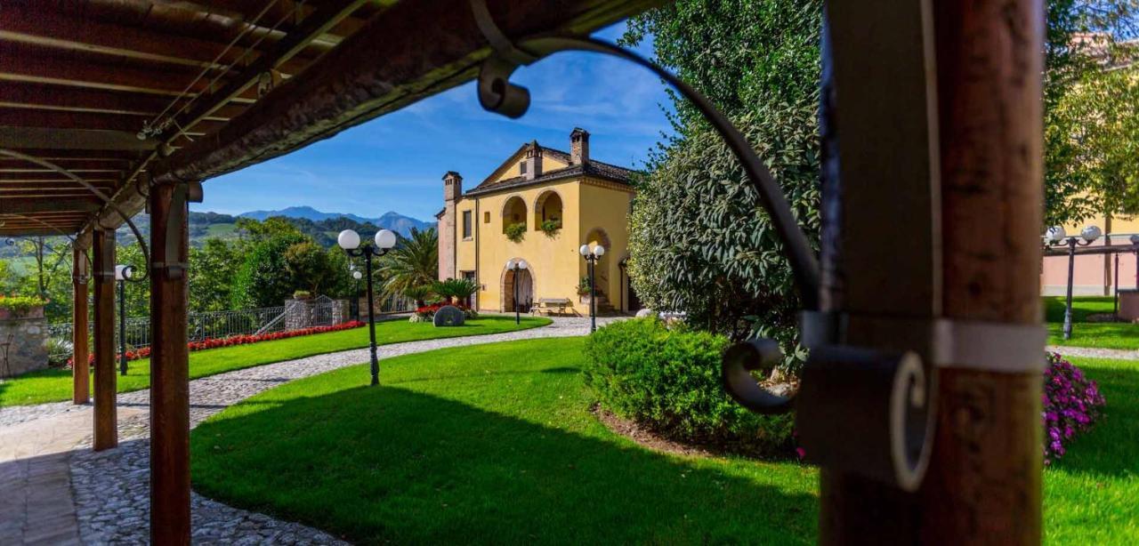 Hotel Corte Dei Tini Терамо Екстер'єр фото