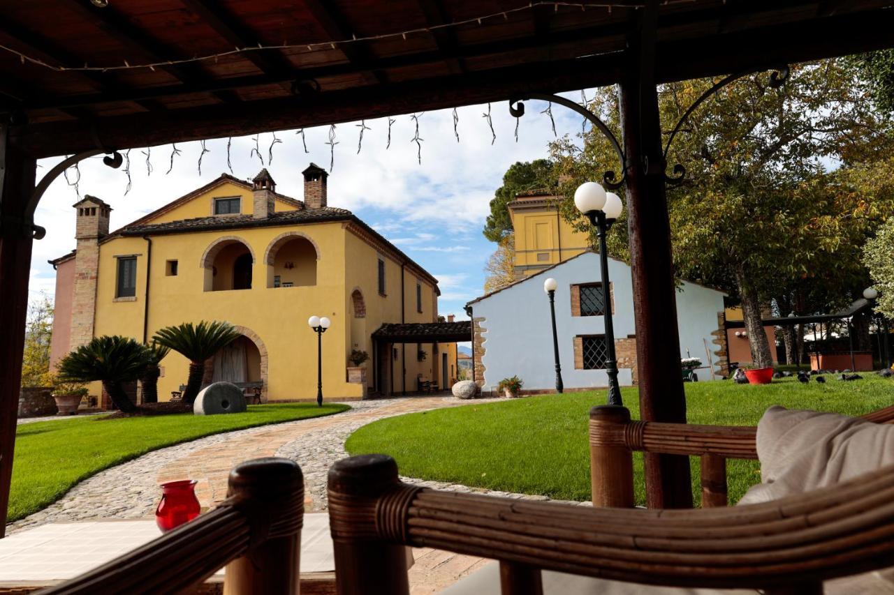 Hotel Corte Dei Tini Терамо Екстер'єр фото